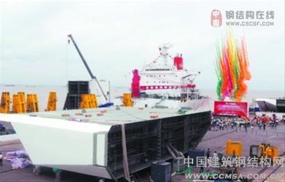 圖為昨日發運的橋梁鋼結構組件。 本報記者 張海峰 攝